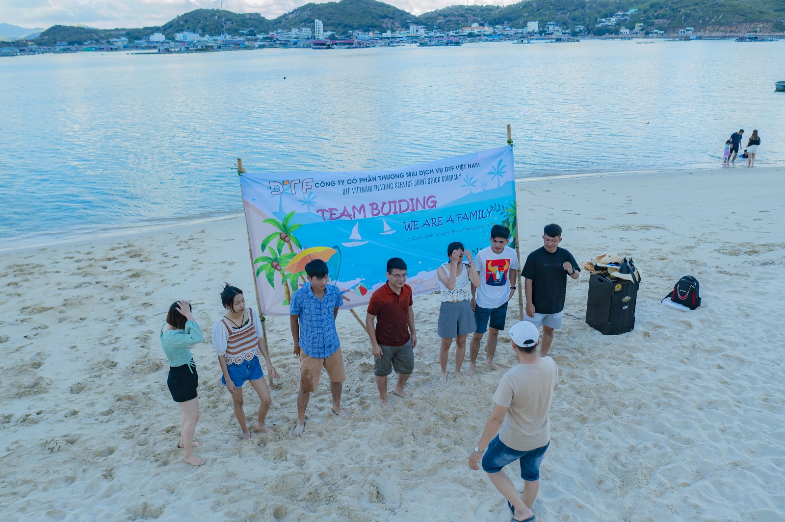 DTF Hồ Chí Minh tổ chức tham quan du lịch kết hợp nhặt rác bảo vệ môi trường